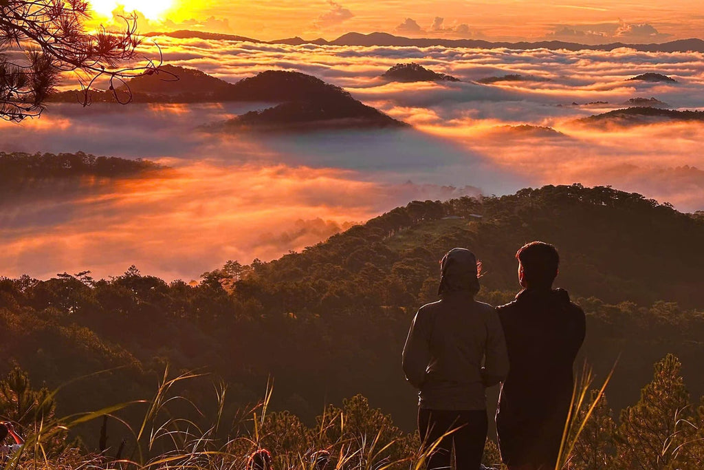 Watching the clouds at sunrise in the hills of Da Lat
