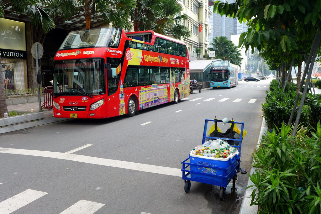 Open-top double-decker sightseeing bus in Ho Chi Minh City (photo: Bahnfrend, CC BY-SA 4.0)