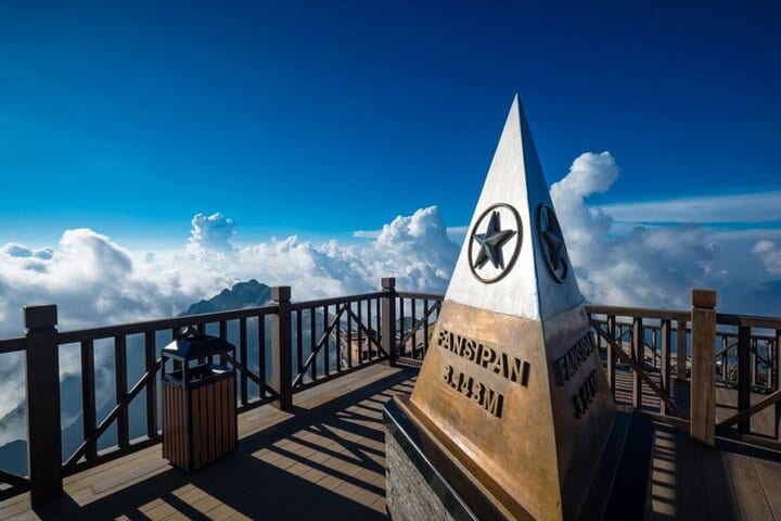 Fansipan summit marker above the clouds, 3,143 m