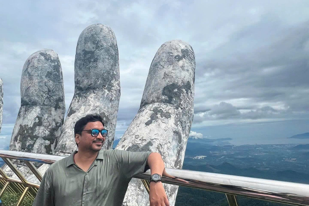 Connek Trip guest on the Golden Bridge at Ba Na Hills