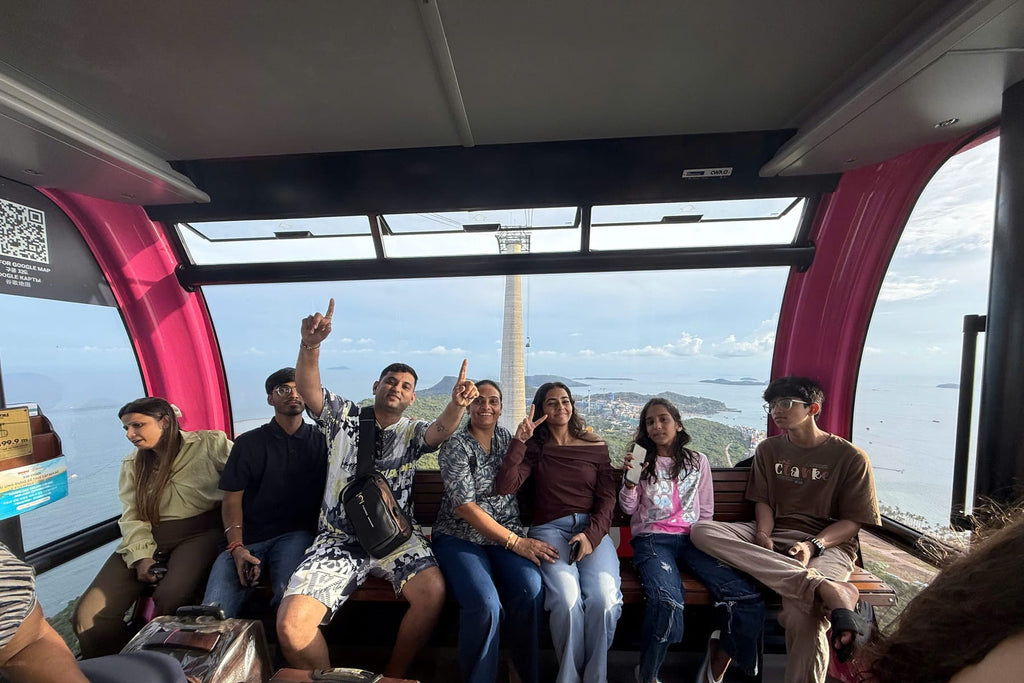 Connek Trip guests in the Hon Thom cable car
